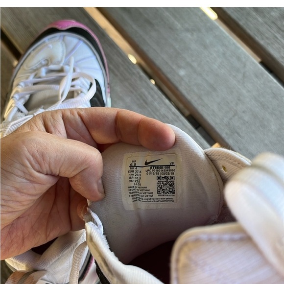 Nike White and Black Sneakers with Retro Design - Picture 6 of 7